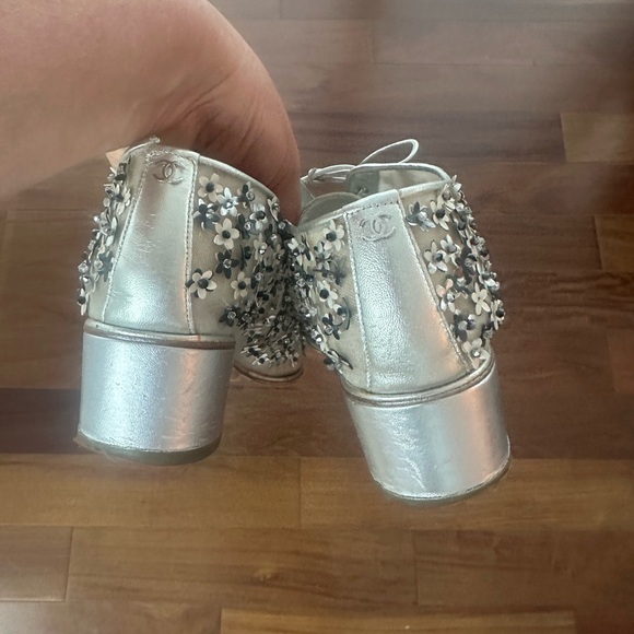 CHANEL MESH/SEQUINS SILVER LACE UP SHOES - Picture 4 of 8